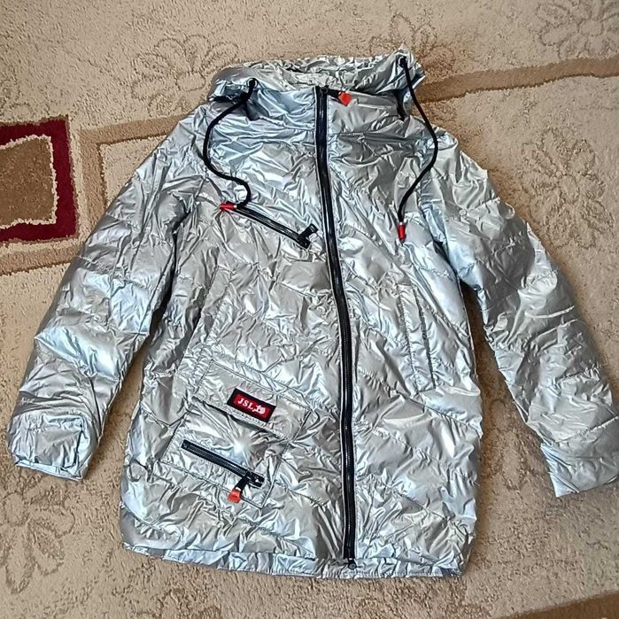 Продам зимнию  и осенние куртки для девочки