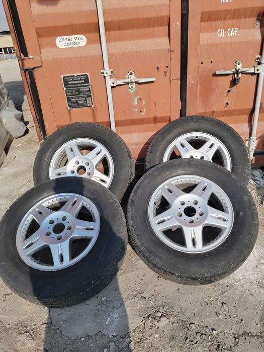 Диски с шинами от Геленвагена.