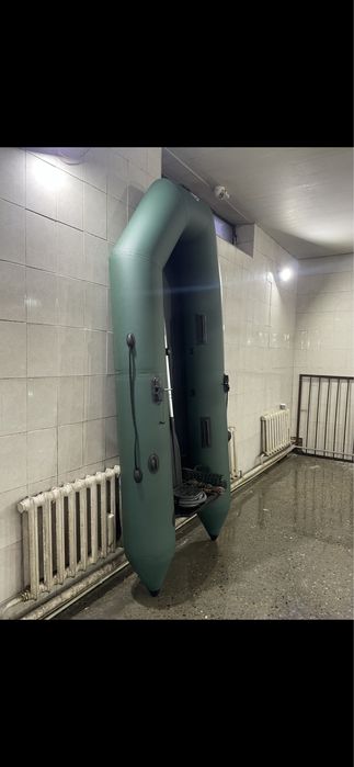 Продам лодку «румб» 2.90 с твердым полом