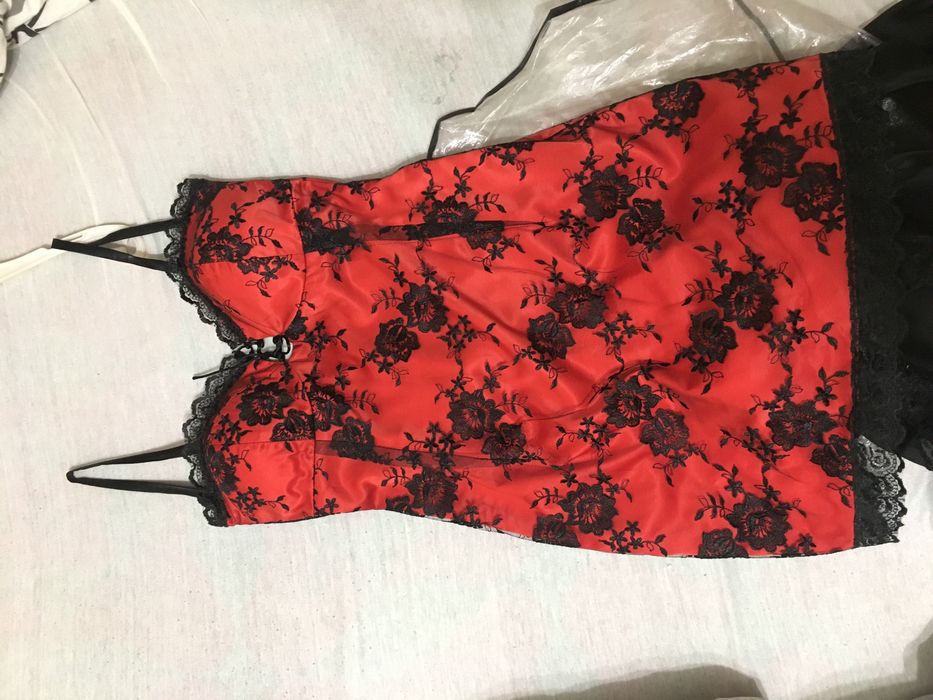 Червена къса официална рокля