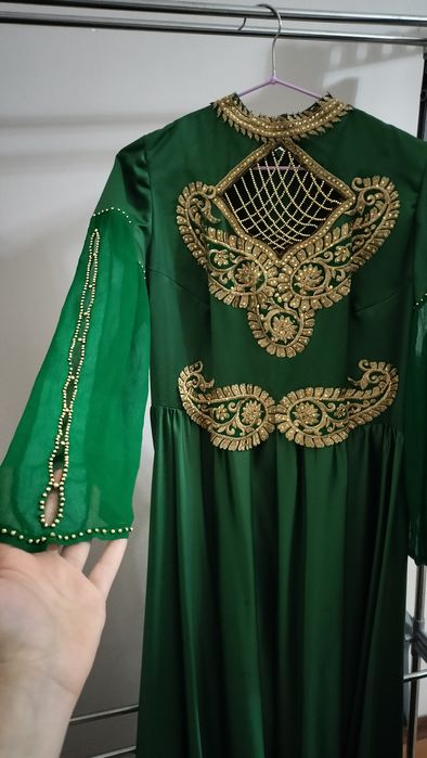 Зелёный ансамбль с короной .Зелёное Вечернее платье с короной