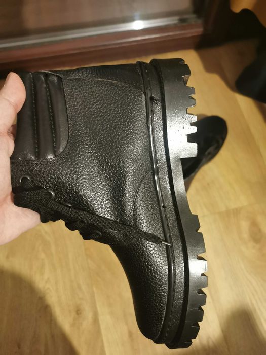 Bocanci de piele neagră 40