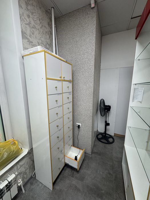 Продам витрины для аптеки