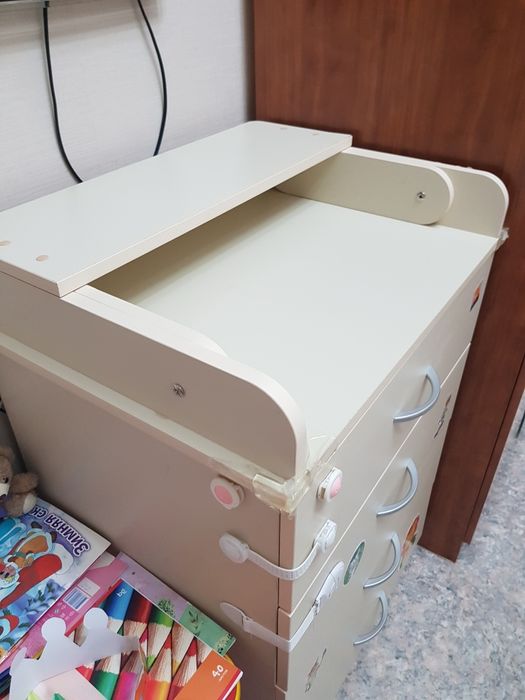 Комод детский бежевый 4-е полки