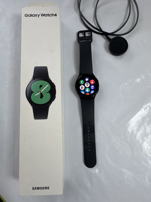 Смарт-часы Samsung Galaxy Watch 4