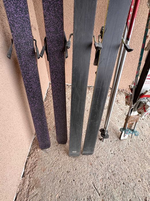 Продавам три комплекта скии