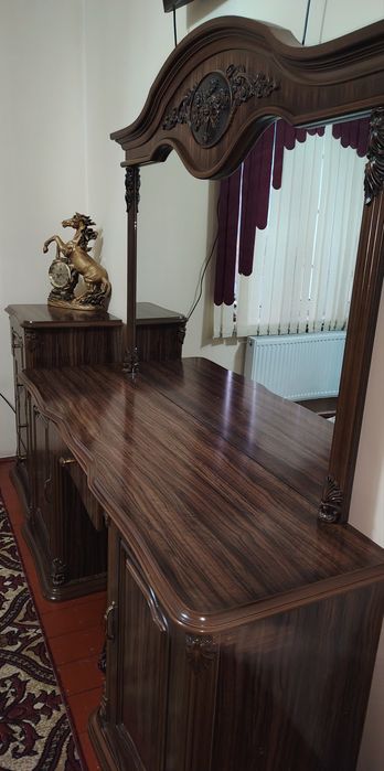 Спальни гарнитур сотилади