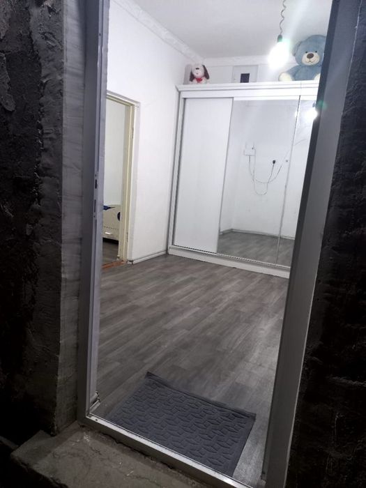 Uy srochna arzonga sotiladi