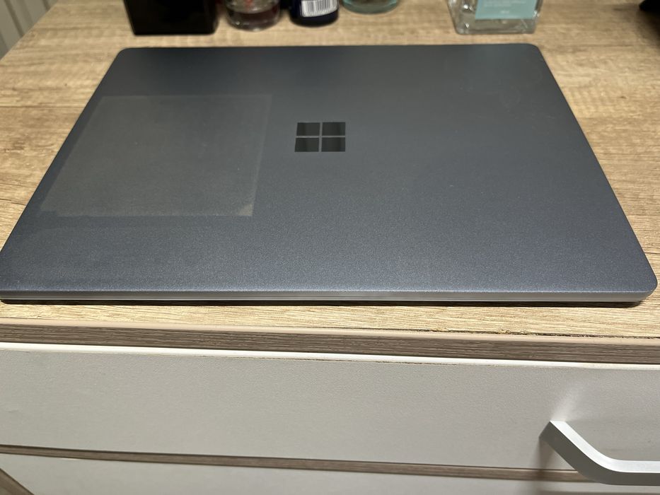 Surface laptop GO i5 10gen 8gb 128 ssd 10 дюймовый