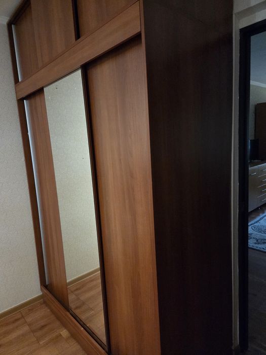 Шкаф для одежды продам срочно