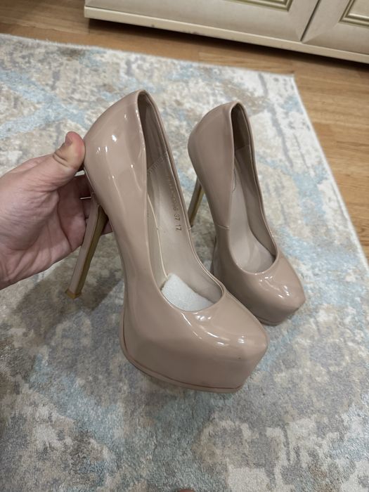 Сапоги и туфли.