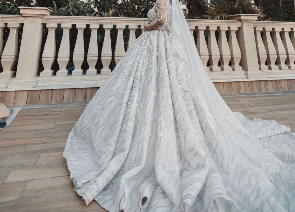 Булчинска рокля тип принцеса, було и аксесоари