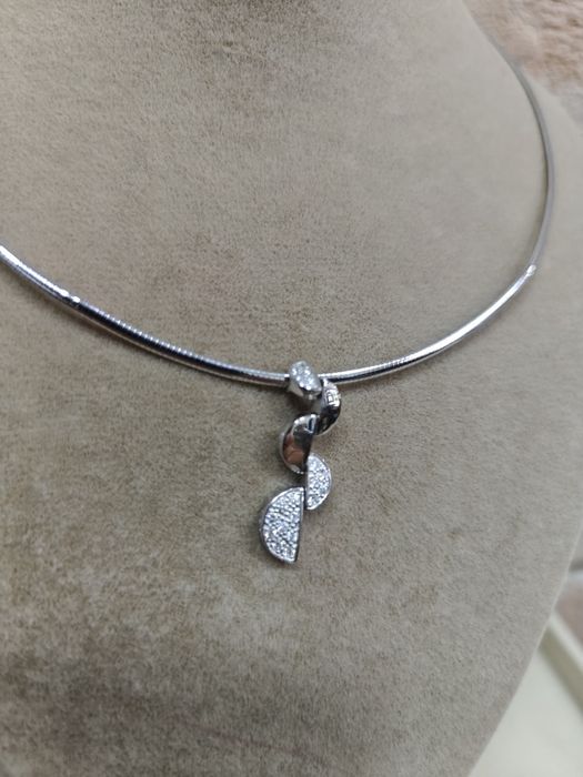 Colier aur 18k cu diamante naturale marca Guy Laroche 11.15gr (r)