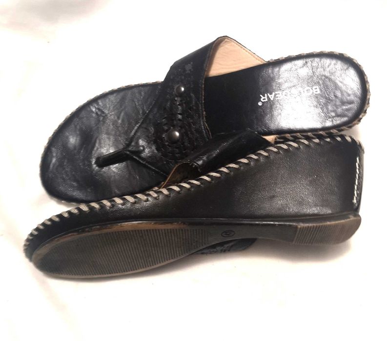 Vand slapi de dama, din piele neagra, marimea 41