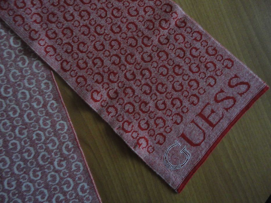Guess/нов дамски шал