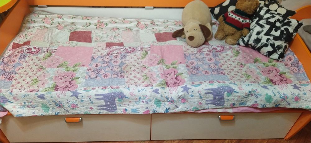 Продам кровать, стол