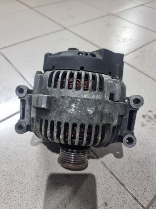 Продам генератор на мерседес спринтер 2.2