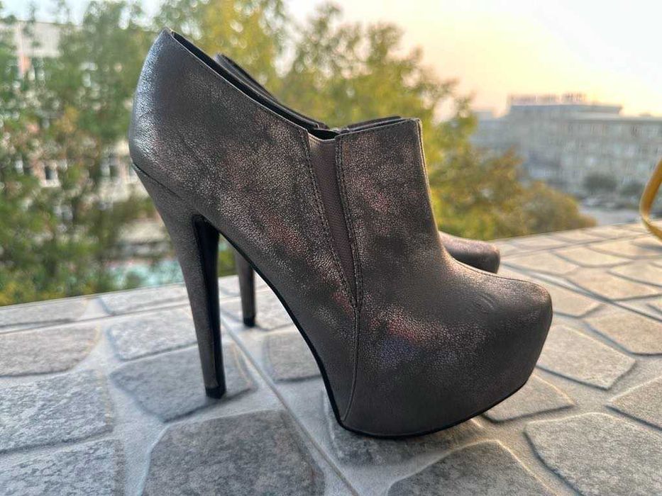 Високи обувки на ток