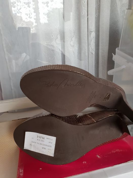 Pantof cu toc  de piele noi