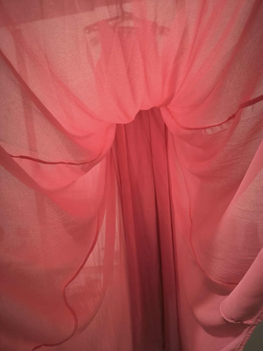 Рокля на Armani.