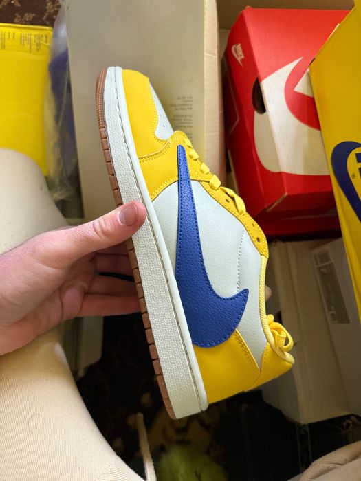 Jordan 1 Travis Scott Canary mărimea 41 si 43