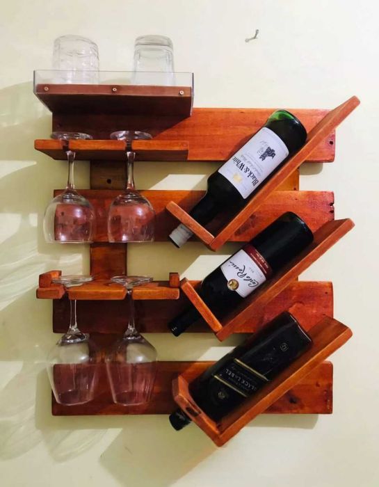 Етажерки за вино от дърво ръчна изработка