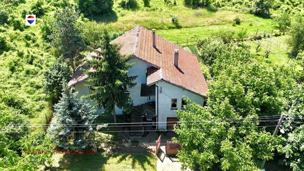 Къща на два етажа с двор в гр. Борово, обл. Русе