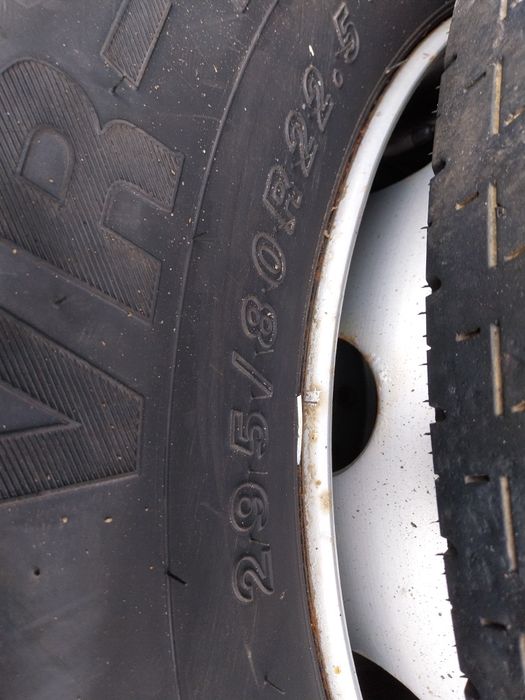 Vând anvelope cu jante 295x80x22,5 Kama