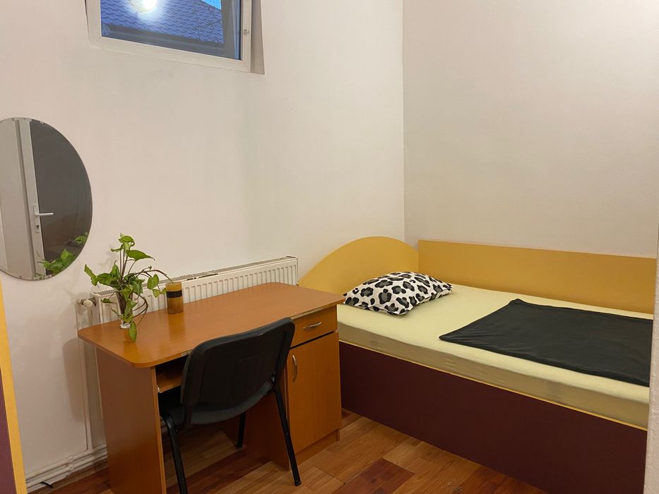 Proprietar, inchiriez garsoniera pe Calea Martirilor