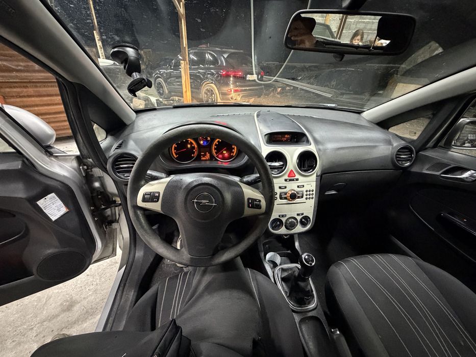 Опел корса 1.2 бензин 2008 Г само на части