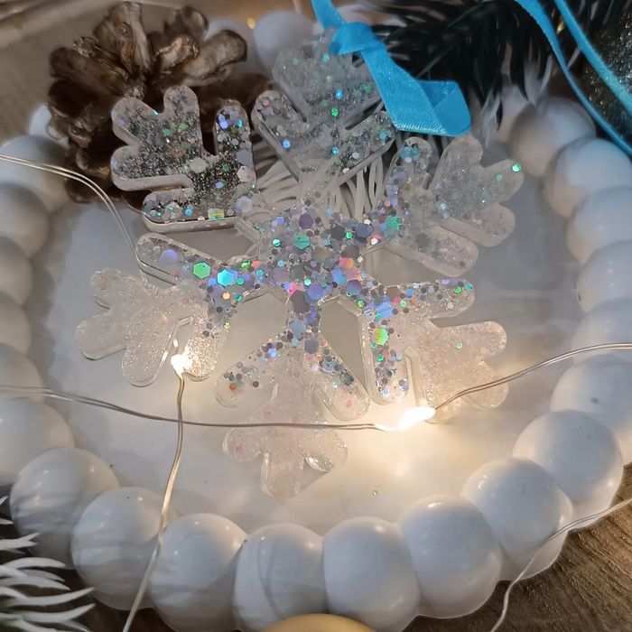 Коледни играчки от епоксидна смола