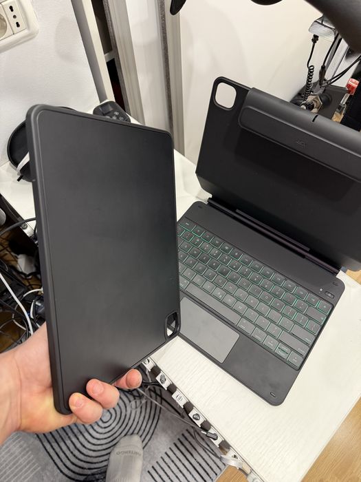 Esr rebound magnetic keyboard ipad 13 pro