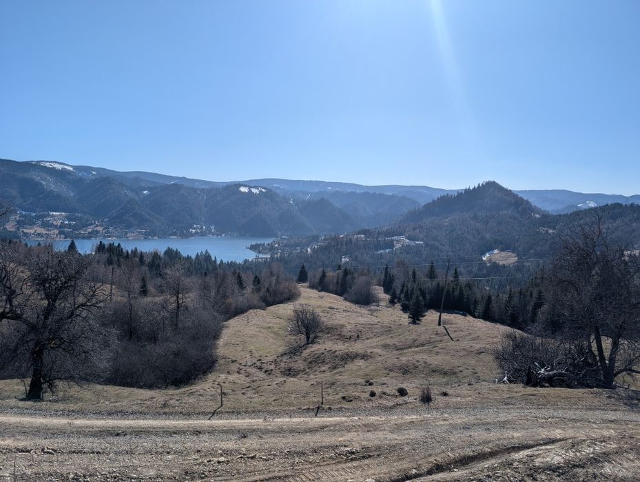 Teren Panoramic cu vedere spre lacul Colibita