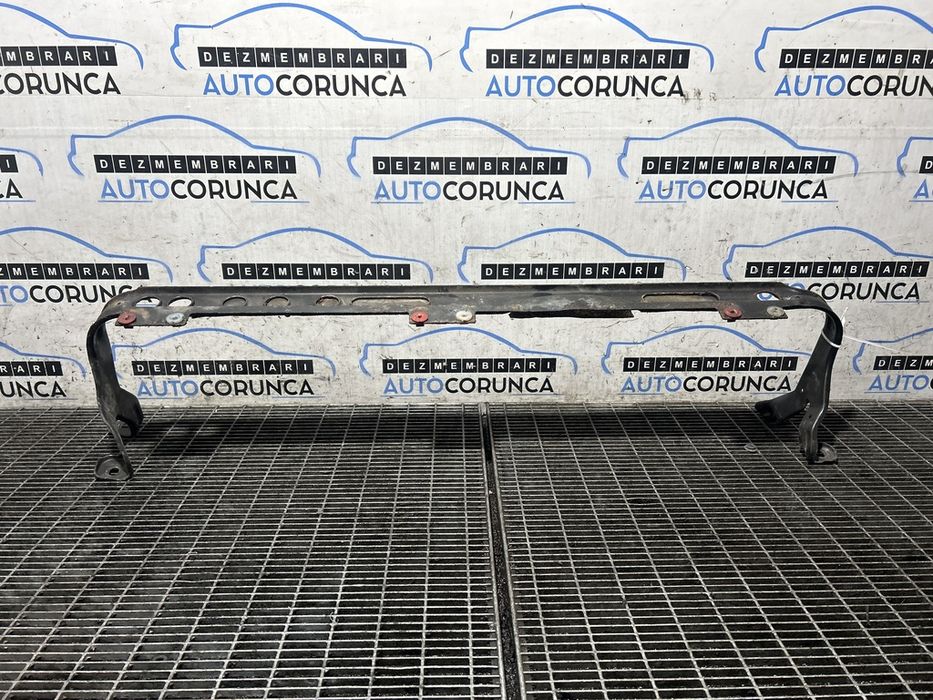 Traversa Ford Kuga - Frozen White Solid K/Z2 (1292) De sub radiatoare