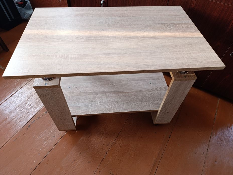 Продам столик журнальный