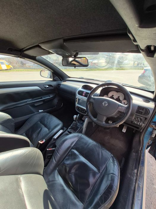 Mașina cabrio al