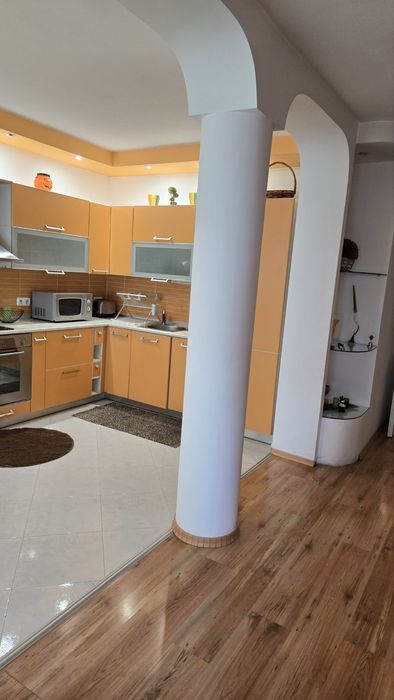 Дава се под наем Тристаен апартамент в София, Красно село - 130 кв.м за 950 € - Снимка #2