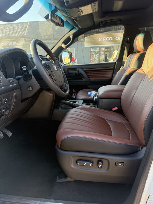 Продам Toyota Land Cruiser 200
