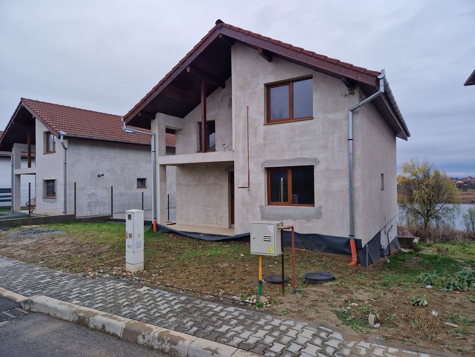 Casă 170 mp utili, vedere la lac – Chereteu, Blaj – acces asfaltat