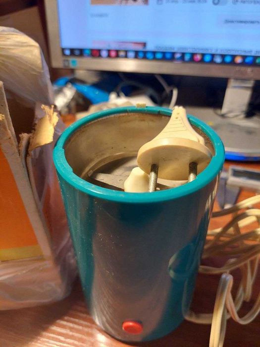 продам новую кофемолку но без крышки.