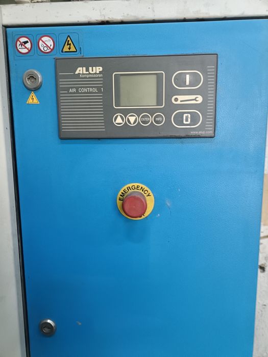 Vând cabina de vopsit și compresor aer