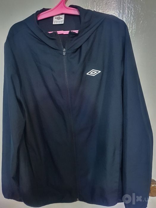Продам легкую мужскую ветровку от культового бренда Umbro