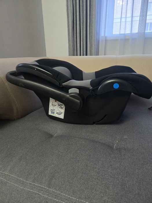 Продам автокресло 0+