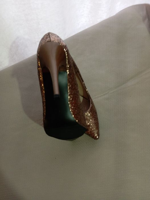 Туфли на высоком каблуке