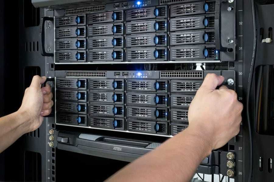 Программист IT специалист айтишник выезд 1С сервер программы