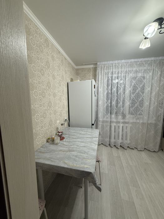 Продам кухонный стол