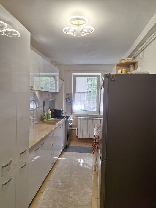 DE VANZARE 2 camere,avantaje multiple,renovat,balcon construit,centrală proprie