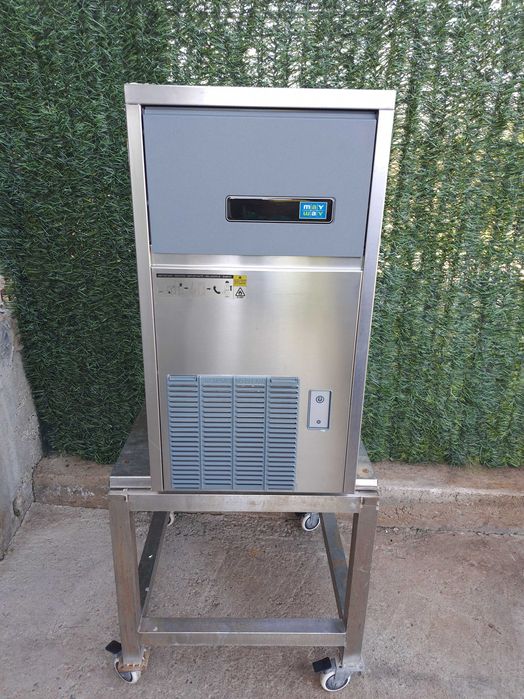 Професионален ледогенератор Brema