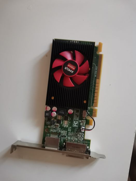 Vând pc pentu piese de schimb plus o placa video