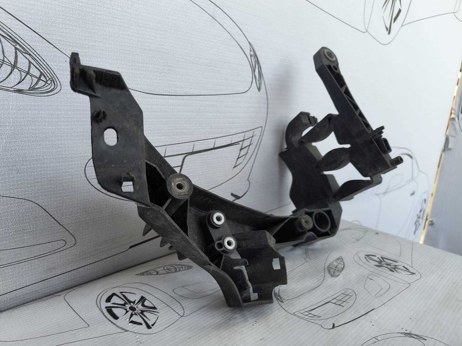 Suport Ghidaj Cadru Far Stanga Audi A4 B8 8K 2010 / 2008-2015 Cod OEM 8K0805607A (5B2)